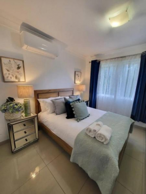 Chic Boutique 2BR Apt Walk to Station w/ Parking Sydney